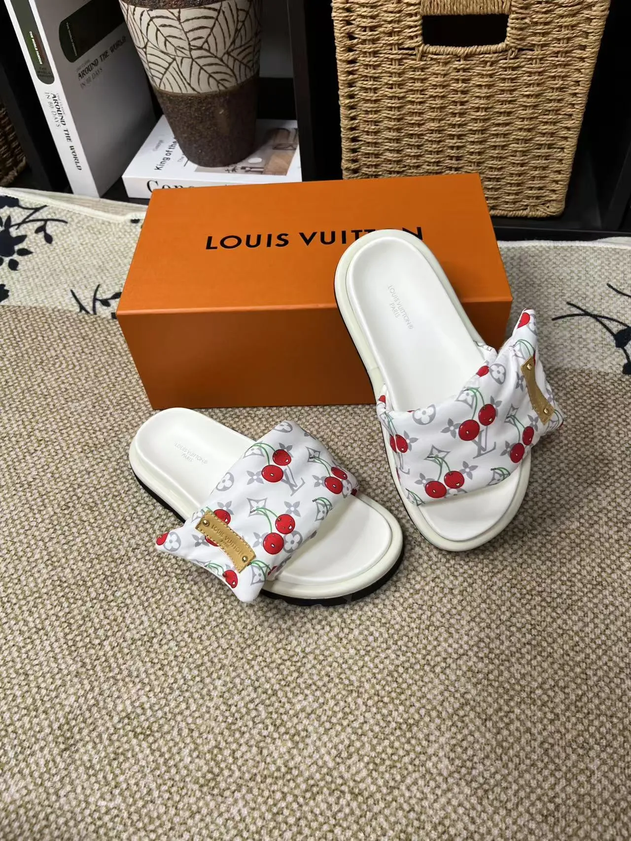 P340 yuan LV Louis Vuitton Full of high-end feel! A popular model among bloggers at home and abroad, it’s retro and fashionable, and looks stunning on your feet! Mainly recommended model on the official website★ ━━━━━ ЅᏇєєt ━━━━━ ▪️Upper: original calfskin ➕5D printing process ▪️Inner: imported mixed sheepskin ▪️Outsole: original molded foam outsole ▪️Size: Female 35-40 Men's 39-44 (women's 41 men's 45)